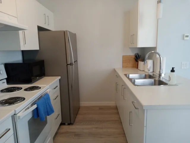 Furnished one-bedroom suite near Victoria General Hospital